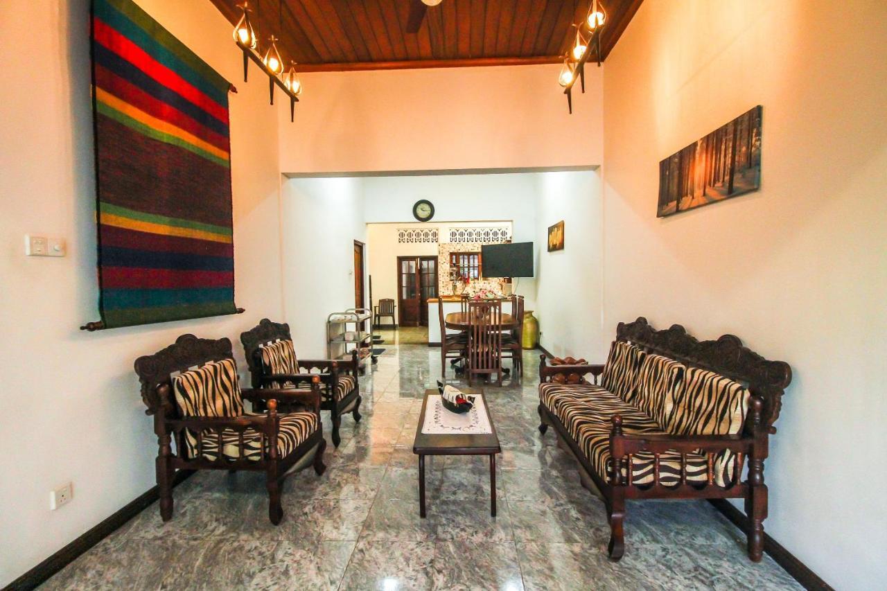 Leo'S Home Stay Dehiwala-Mount Lavinia Екстериор снимка